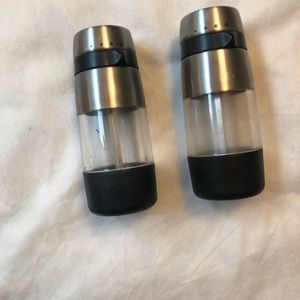 Salt and pepper grinder set